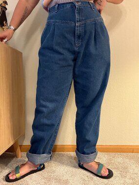 Vintage 80s High Rise Tapered Pleated Mom Jeans 10
